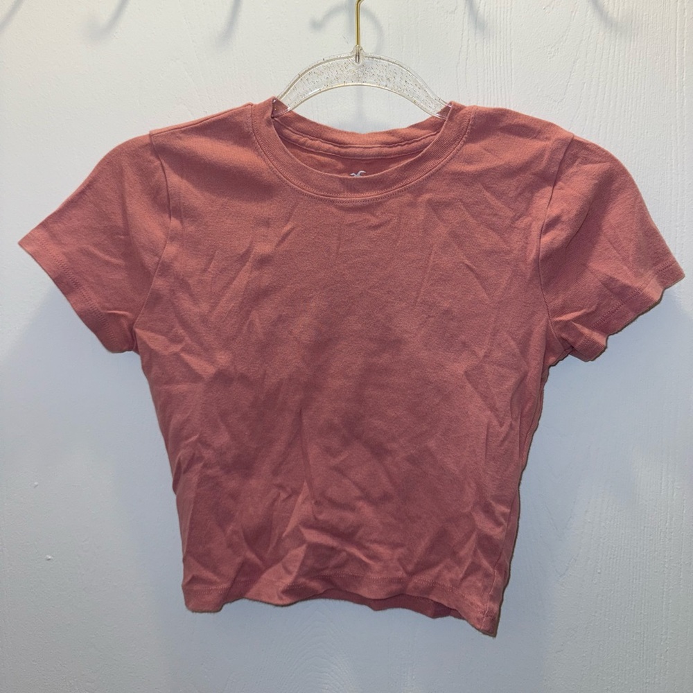 Hollister Must Have Collection Baby Tee Women's Size S Pink Cropped T-Shirt